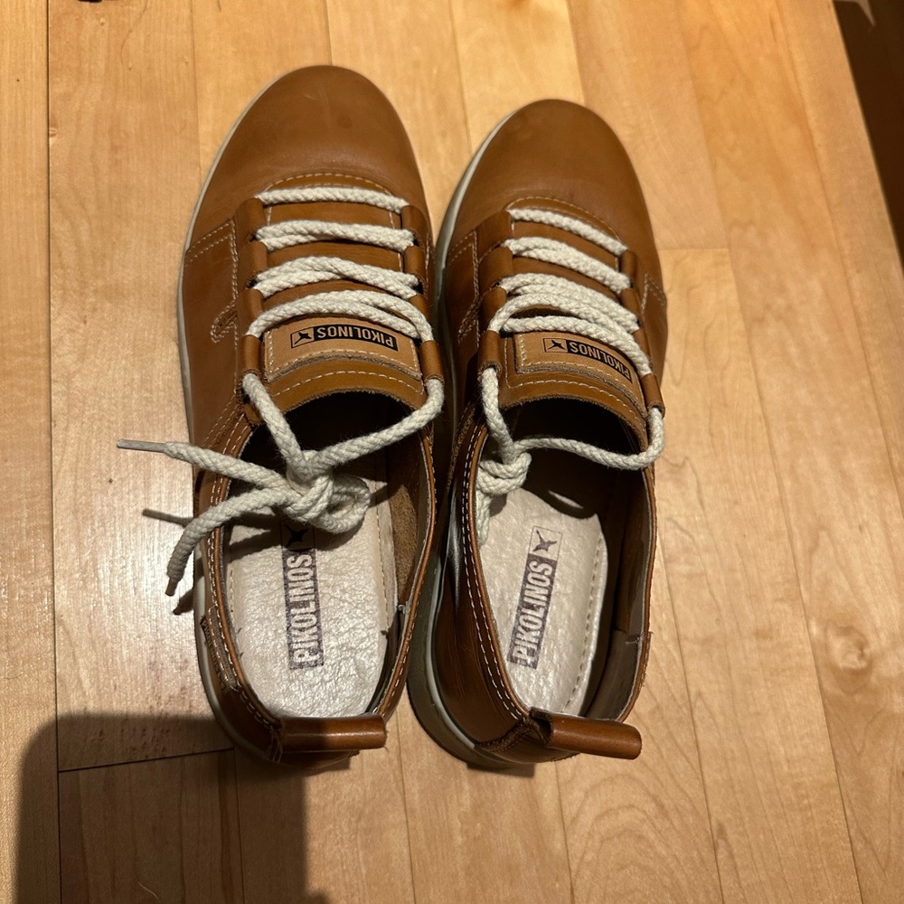 Pikolinos Tan Leather Casual Sneakers